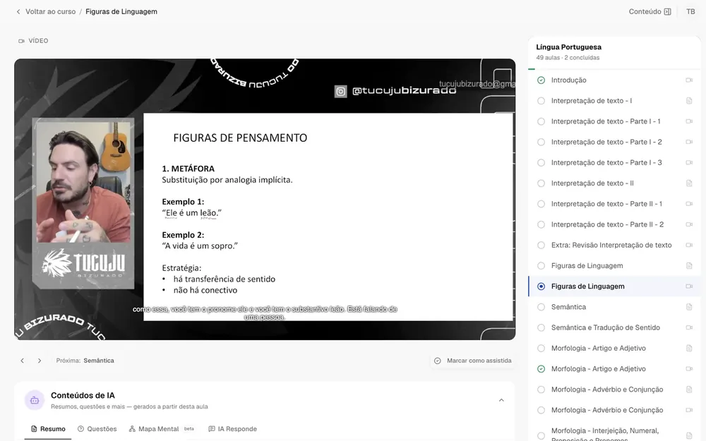 Aula em vídeo na plataforma, com a lista de aulas ao lado e os Conteúdos de IA embaixo